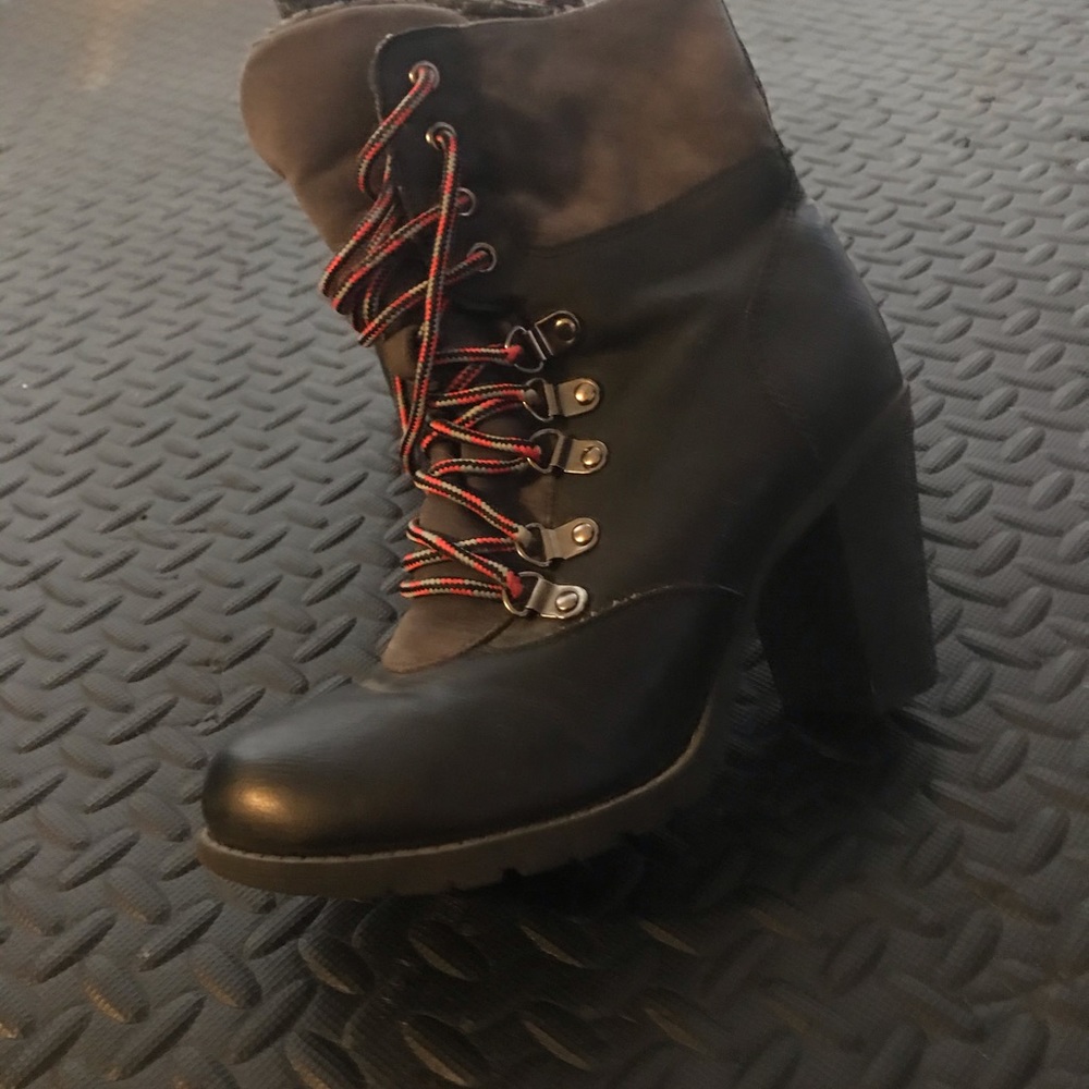 Report heeled short boot